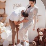 Cloé Cooper Instagram - Si nous devions résumer 2023 en quelques photos 🫶🏼 1 : Bucharest Les termes 2 : madrid 3 : une nouvelle aventure 4 : le bidou encore plat 5 : l’annonce 6 : les boobs 7: c’est une fille 💕 8: le ventre s’arrondit 9: saint tropez 10: Lou