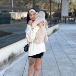 Cloé Cooper Instagram – Mon petit ourson 🤎🐻 

Je t’aime plus que tout