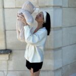 Cloé Cooper Instagram – Mon petit ourson 🤎🐻 

Je t’aime plus que tout