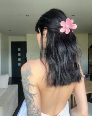 Cloé Cooper Instagram - Wavy and flower 🌸