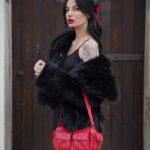 Cloé Cooper Instagram - Red is the new black ♥️ Publicité : profitez de -15% avec mon code CLOE02 dès 29€ d’achats et -20% dès 69€ d’achats Veste : ref 28953767 Combinaison : ref 14495637 #shein #sheinforall #accessibleettendance #sheinfrance