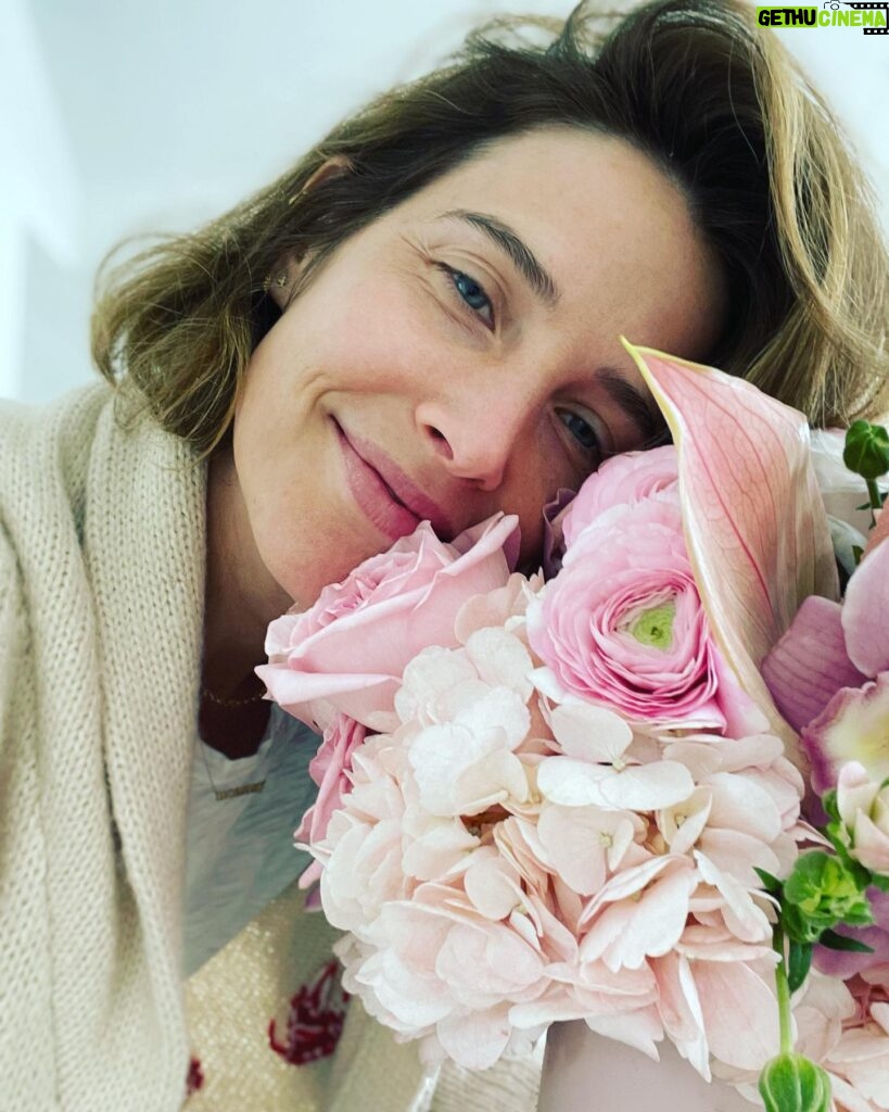 Cobie Smulders Instagram - Thank you for all the birthday love. Sending love right back to you all. 💖