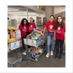 Cobie Smulders Instagram - Had an amazing day volunteering at @westsidefoodbank with fellow @savethechildren ambassador @dakotafanning @kelly24h and @celia.kebbeh, two members of local Save the Children Student Clubs. The cost of food is rising — and it's pushing many families to the brink of hunger. In the last year alone, child poverty in America more than doubled. That's why I'm so proud to work with an organization like @savethechildren that is fighting to ensure all children have access to the healthy foods they need to thrive. ♥️