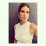 Cobie Smulders Instagram - What a night! I’m in love with this lewk and with @kchenoweth❤️#latelateshow Thanks be to.. @jostrettell @robertvetica @erinwalshnyc 👗: @davidkomalondon Earrings: @janedarensbourg Rings: @_katkim 👠: @louboutinworld