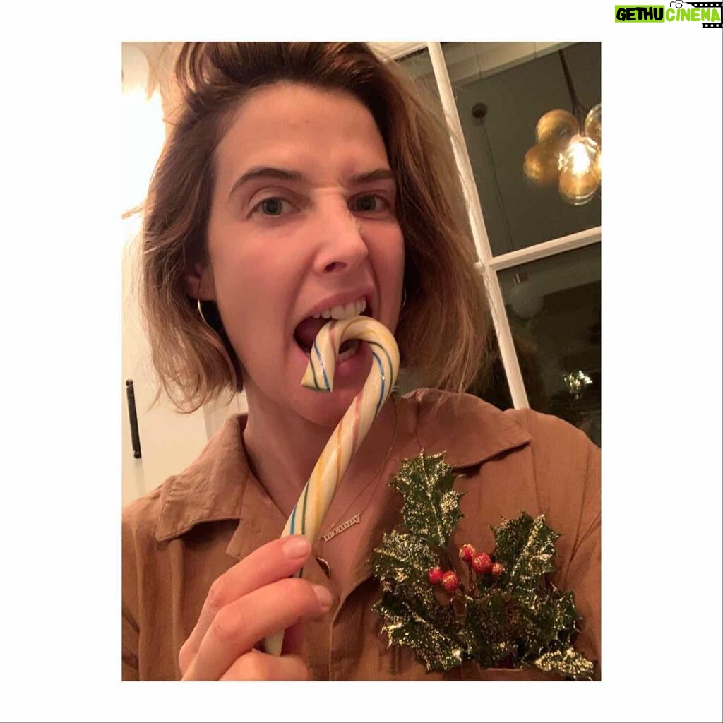 Cobie Smulders Instagram - The only woman who can entice me to celebrate Christmas before Thanksgiving is the wonderfully talented @officialclead. Her new movie @happiestseason premieres on @hulu this WEDNESDAY THE 25th!! It looks amazing, the cast is stellar and isn’t this the warm, cozy dose of Holiday love we all need???❤️🌈❤️ Thank you for this epic box of goodies!