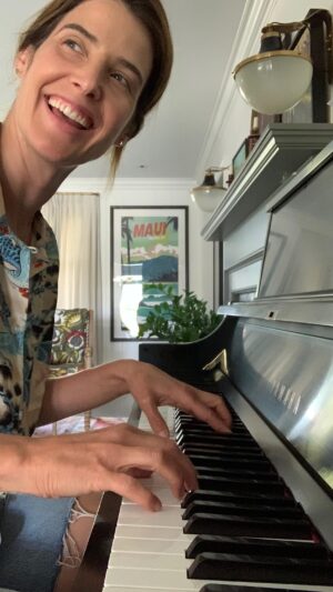Cobie Smulders Instagram - Welp.

Here it is. I hope it takes your mind off some things. It certainly did for me! 
A huge thank you to Craig Thomas and Carter Bays for the new lyrics.

And to Brian Kim, who helped compose many of our songs. He wrote this new piano version and then rewrote it when it was too challenging for me. 
It was a wonderful journey down memory lane. 
If you are able and willing please donate to the following charities. There are links in my Stories. 
@savethechildren 
@canadahelps 
@dailybreadTO

Thank you to @20thcenfoxtv 
#himym 
#robinsparkles 
#letsallstayathome