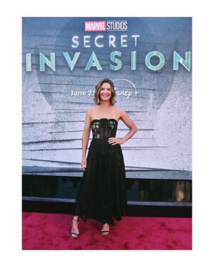Cobie Smulders Instagram - It’s almost here! Cannot believe that I got to play with such an amazing group. Forever grateful to our London crew. 
Tune in June 21st to watch. 
@marvel @secretinvasion

Also a huge thank you to the people below for making me presentable for the nights festivities.

💃 @petraflannery
👗 @oscardelarenta
💇🏻‍♀️ @marktownsend1
👩‍🎤 @codysmithhair
💄 @jostrettell
💆‍♀️ @joannavargas
💎 @vraiofficial @nancynewberg
👠 @dolcegabanna