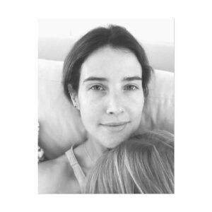 Cobie Smulders Instagram - 💜Challenge Accepted!💜
Women supporting women. Always. 
I am nothing without the love and support of the women in my life. Thank you to the women who challenged me to post this picture @lulujeans @styledbybrianalynn @jodigottlieb1 @jostrettell (it took a minute Mama hates a selfie) and the ones in my life who challenge me to be my best. 
Let’s continue to uplift each other and inspire the next generation of little women to reach even further.  #womensupportingwomen  Please go to @auturkishculturalclub to learn more about what is happening in Turkey that started this movement and how you can help. See stories as well. Seek out the women who need a help in your community and around the world.  I’d like to send this challenge to the kick ass women in our Stumptown writers room @monicaowusubreen @louweezy7 @emilysilver29 @hcmcadams