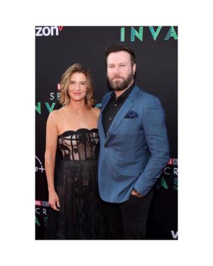 Cobie Smulders Instagram - It’s almost here! Cannot believe that I got to play with such an amazing group. Forever grateful to our London crew. 
Tune in June 21st to watch. 
@marvel @secretinvasion

Also a huge thank you to the people below for making me presentable for the nights festivities.

💃 @petraflannery
👗 @oscardelarenta
💇🏻‍♀️ @marktownsend1
👩‍🎤 @codysmithhair
💄 @jostrettell
💆‍♀️ @joannavargas
💎 @vraiofficial @nancynewberg
👠 @dolcegabanna