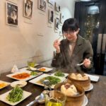 Cocomi Instagram - 先日、魔笛を観にいきました‼️「現代との融合」、面白く、楽しかったです。お写真は鈴木優人先生と！ありがとうございました🥳✨ ・ 見に行く前に、友と小籠包を食べに行きました。美味なり。