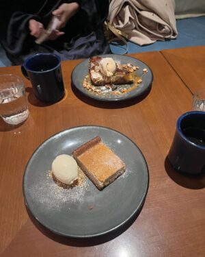 Cocomi Instagram - 最近のご馳走やその他もろもろ投稿🥰
・
冬は乾燥が天敵なので保湿多めで乗り切りましょう‼️
・
 #diorsnow @diorbeauty
・
前髪伸びたなぁ💭
・
 #小指長くないか姉さん