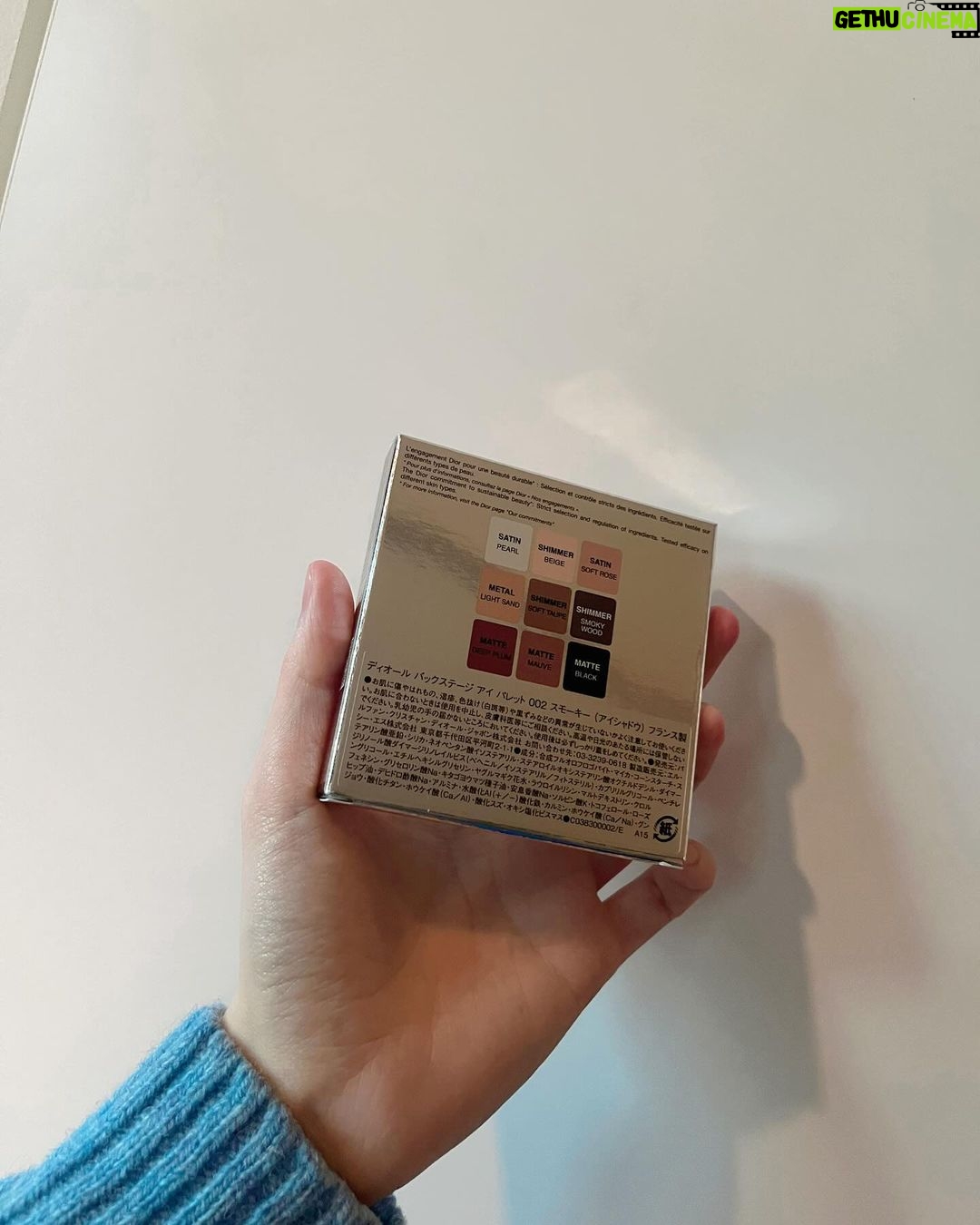 Cocomi Instagram - ブルベ優勝アイパレットを使ってお出かけしました♡!🥳 こちらは、是非ブルベの皆さんに試してみたいのですが、2月9日に登場するDiorバックステージアイパレットです🥰🥰🥰 ・ お色は002スモーキーです🥳✨是非みてみてください〜‼️ ・ @diorbeauty #ディオールバックステージ