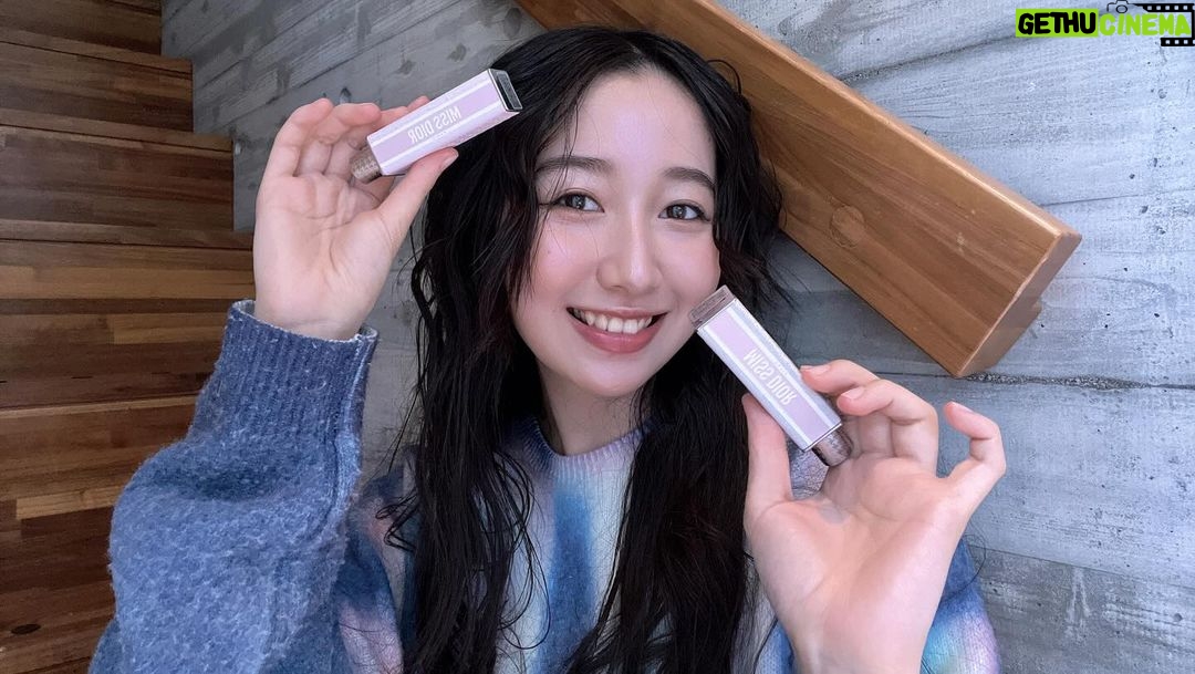 Cocomi Instagram - 🥰「Coco推し」←これから、ガチでお気に入りのメイクの推し達を、「Coco推し」として紹介していきます!🥰 ・ ミスディオールの新しい、スティックフレグランス「MINIMISS」。🥳 パステルカラーの可愛らしい飴のような色味のスティックは、ローズワックス配合で着け心地最高です。 私の好きな香りはオ ドウ パルファムでした。🕺🏻👌🏼 ・ リップと同じサイズで持ち運びにも完璧です。🤩是非チェックしてみてください! @diorbeauty