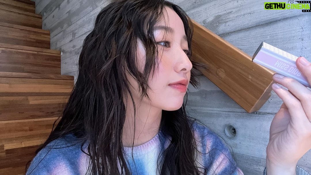 Cocomi Instagram - 🥰「Coco推し」←これから、ガチでお気に入りのメイクの推し達を、「Coco推し」として紹介していきます!🥰 ・ ミスディオールの新しい、スティックフレグランス「MINIMISS」。🥳 パステルカラーの可愛らしい飴のような色味のスティックは、ローズワックス配合で着け心地最高です。 私の好きな香りはオ ドウ パルファムでした。🕺🏻👌🏼 ・ リップと同じサイズで持ち運びにも完璧です。🤩是非チェックしてみてください! @diorbeauty