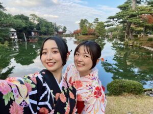 Cocomi Instagram - 着物を着ちゃったりしてー！帯と簪おろそい👘