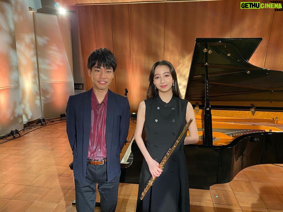 Cocomi Instagram - 「題名のない音楽会」を見てくださった皆様、ありがとうございました〜‼️ 務川先生とのお写真を。📸 とても勉強になりました。 ありがとうございました‼️✨ ・ 収録の日のスペシャルお昼、、、!!!!