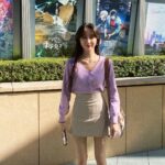 Cocomi Instagram - アリスとテレスのまぼろし工場を観に行きました。岡田先生の作品、やっぱり息を飲むほど美しいです。 ・ 記念に写真撮ってもらったのに気まずそうなのは何故。🧍🏻‍♀️←こう立ってる