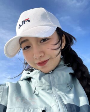 Cocomi Instagram - 朝日が綺麗でした✨
船酔いして撃沈した母親。