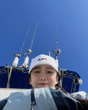 Cocomi Instagram - 朝日が綺麗でした✨
船酔いして撃沈した母親。
