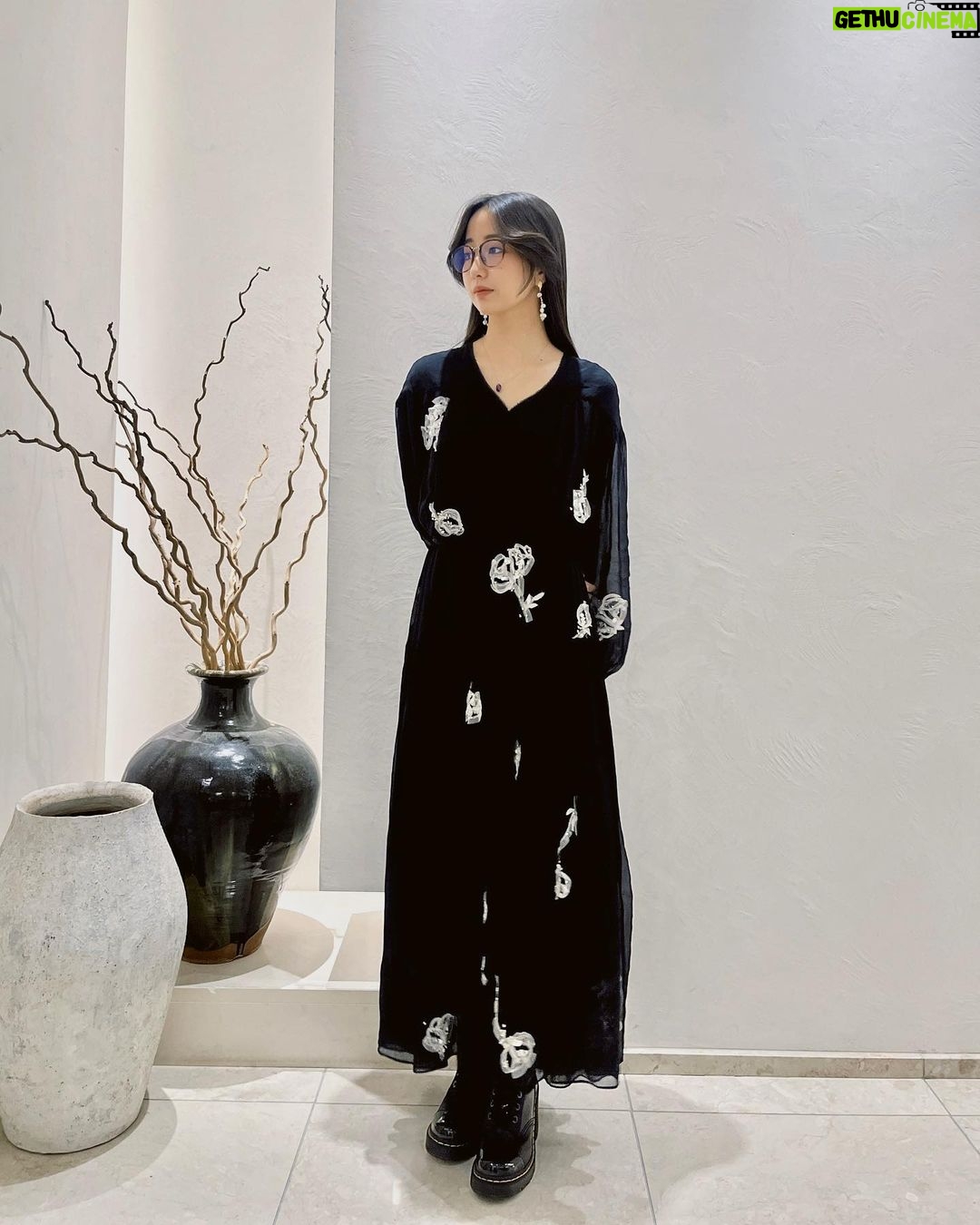 Cocomi Instagram - Thank you @31philliplim for the pretty dress ✨🥰 ・ リップは、先日のInstagramライブでもご紹介した、新しく私のお気に入りになった 「ルージュ ディオール フォーエヴァー リキッド 」の620セダクティブ(SEQUIN)です。(キラキラで激カワだったリップ)💄👌🏼✨🕺🏻 @diorbeauty