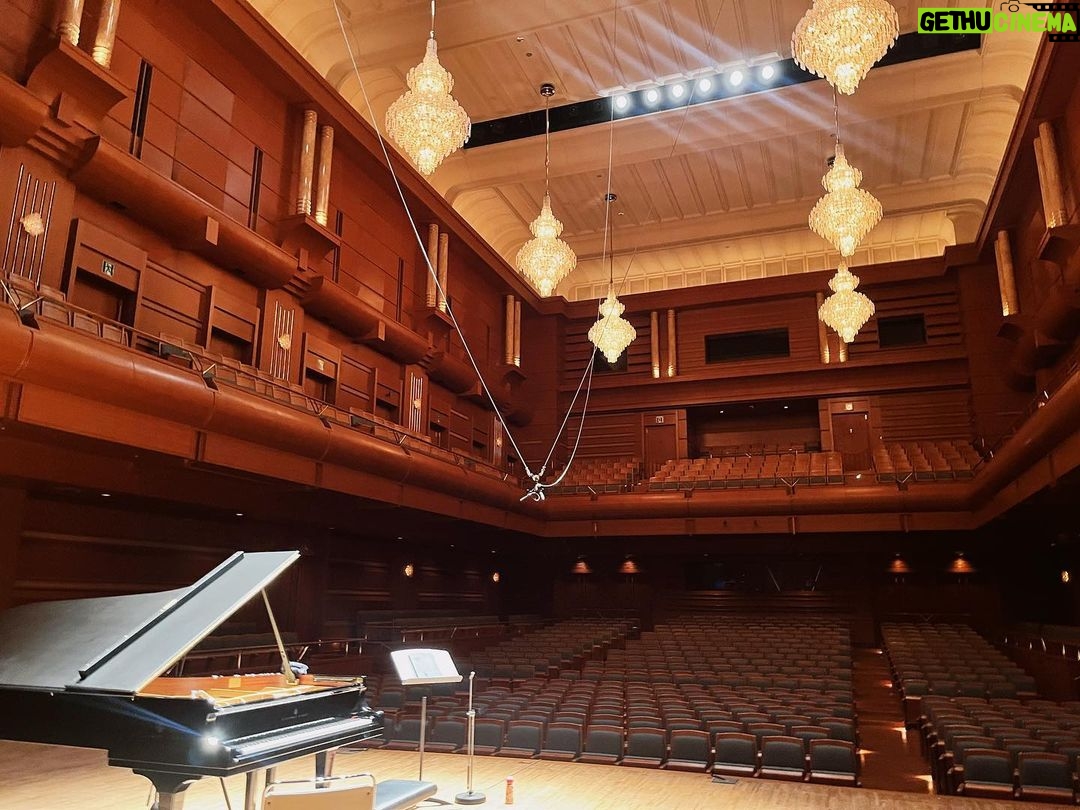 Cocomi Instagram - リサイタル 「Mélancolie」@紀尾井ホール‼️ 牛牛との共演は毎回、刺激もあり、学びもありで大変幸せな時間を頂きました。本番で即興や装飾音などもあり、昨日は大好きなフランス尽くしのプログラムで、物凄く楽しかったです‼️ リサイタルに来てくださった皆様、ありがとうございました‼️🥰✨ See you soon xxx ・ Jewelry by @official_mikimoto 💕
