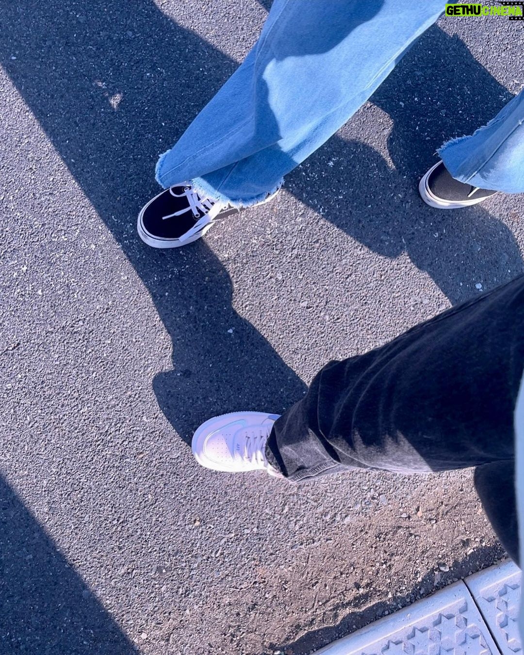 Cocomi Instagram - 🌟🌀 yellow sun blue sky 良い気分。 ・ おデート。ばばちゃんらぶ