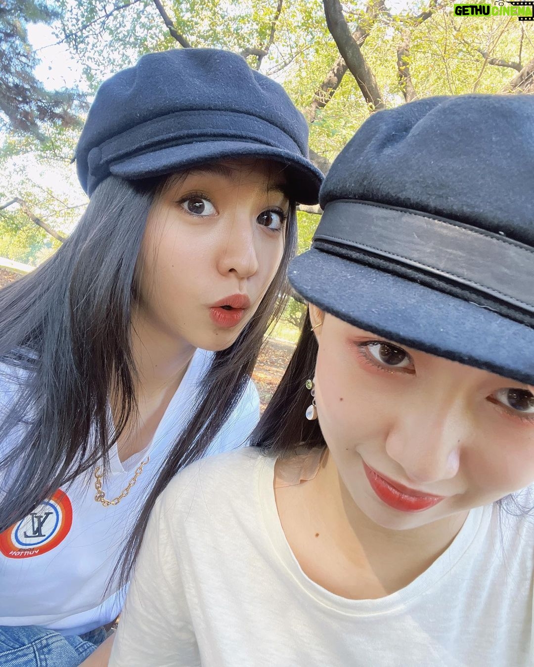 Cocomi Instagram - Other pics from yesterday✨🧍🏻♀️🕺🏻 半目()