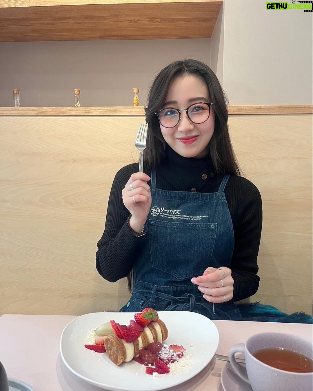 Cocomi Instagram - ブルベ優勝アイパレットを使ってお出かけしました♡!🥳 こちらは、是非ブルベの皆さんに試してみたいのですが、2月9日に登場するDiorバックステージアイパレットです🥰🥰🥰 ・ お色は002スモーキーです🥳✨是非みてみてください〜‼️ ・ @diorbeauty #ディオールバックステージ
