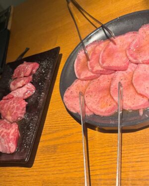 Cocomi Instagram - 友人と焼肉へ‼️
美味しくてガッツポーズ。
何故か妹の自慢大会に。
生肉最高です！！！！
