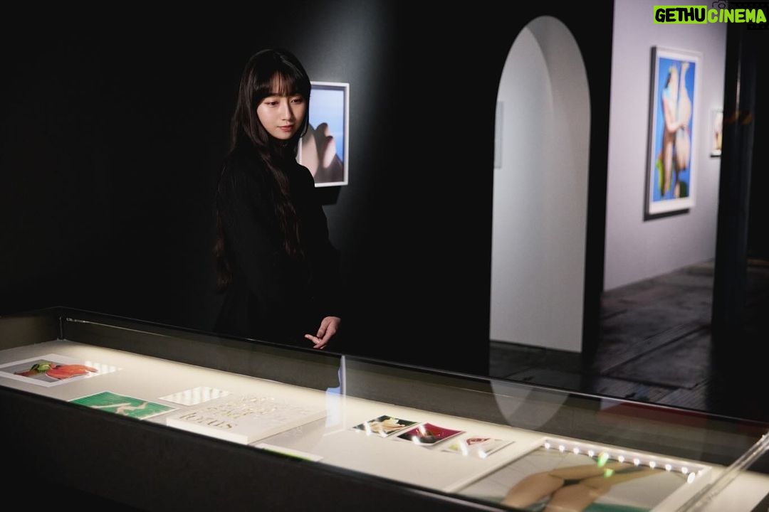 Cocomi Instagram - 「KYOTOGRAPHIE 京都国際写真祭 2024」内にて開催されているヴィヴィアン・サッセン展に行ってきました👀✨ ・ パルファン・クリスチャン・ディオールが主催する「アート オブ カラー展」「ディオール ヤング フォトグラフィー&ビジュアル アーツ アワード回顧展」も併設展として本展と共に5月12日まで開催中です‼️ ・ ヴィヴィアン サッセンさんご本人から説明を受けながら展示を見る時間が夢のようでした🥰 thank you so much @vivianesassenstudio @diorbeauty #kyotographie