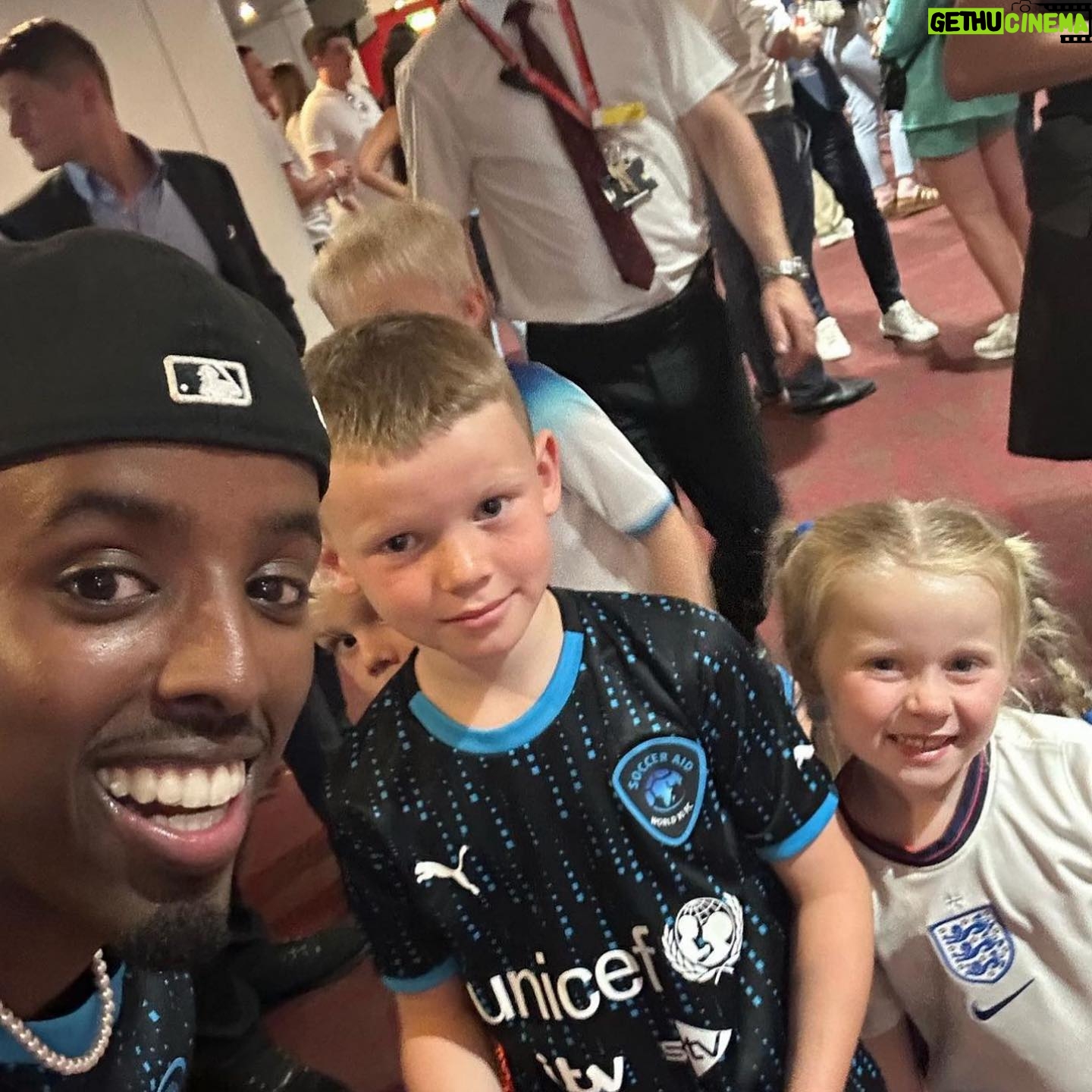 Coleen Rooney Instagram - Brilliant night at @socceraid. Amazing event for a great cause. Thanks and well done to all the @triple_sgroup team who put it all together. 👏👏👏