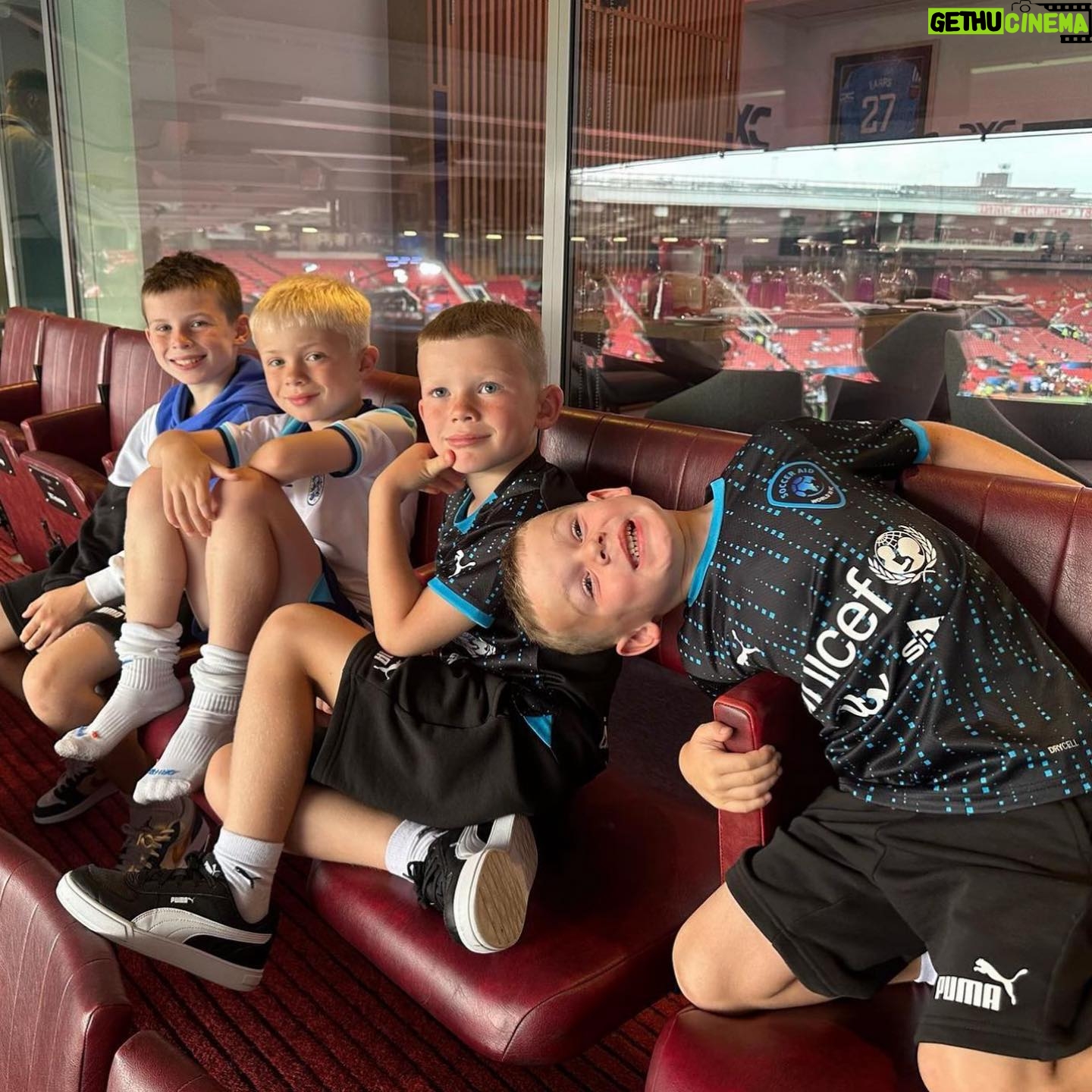 Coleen Rooney Instagram - Brilliant night at @socceraid. Amazing event for a great cause. Thanks and well done to all the @triple_sgroup team who put it all together. 👏👏👏