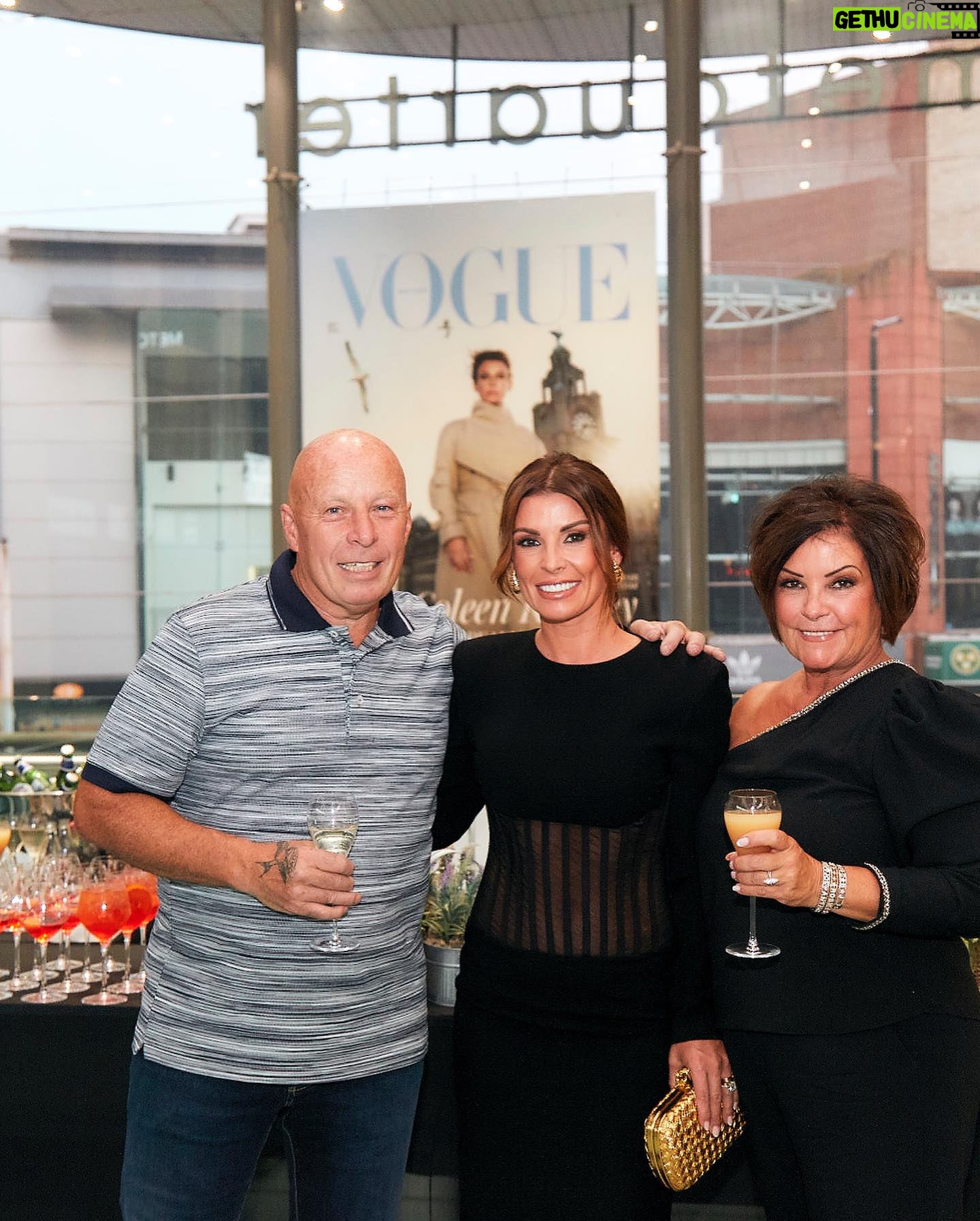 Coleen Rooney Instagram - Special night in Liverpool with amazing people. Thank you @britishvogue @cricketfashion @kloss_films @julieperryevents @ginorestaurantoldhallstreet @misscassielomas 🫶