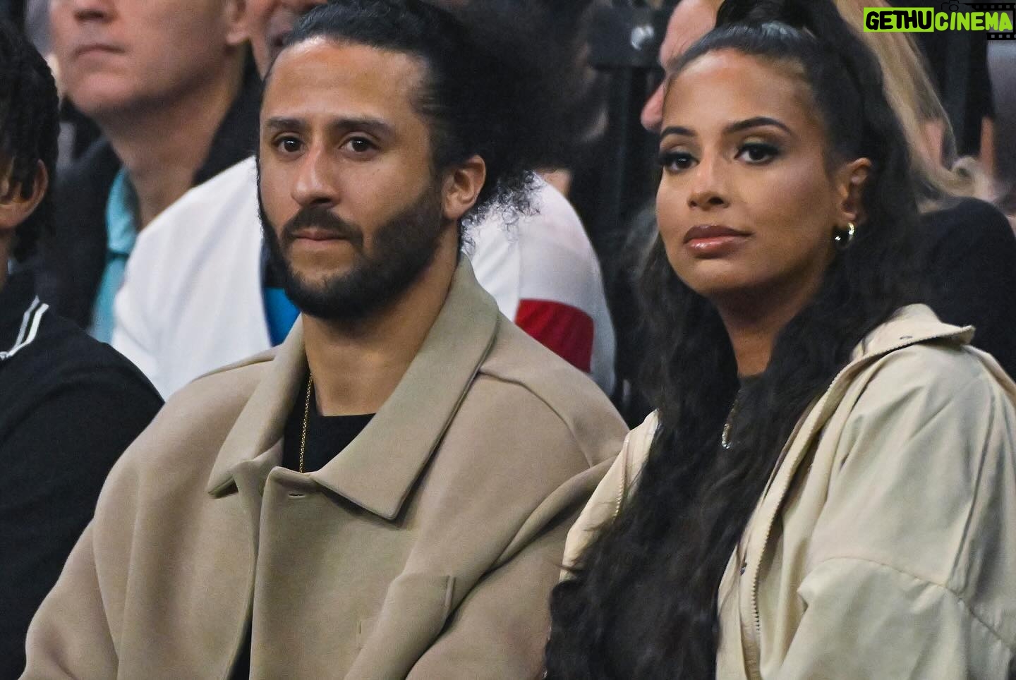 Colin Kaepernick Instagram - MOM AND DAD OUT AND ABOUT! I can NOT believe it. We enjoyed our Sunday few weeks ago and my anxiety raced through the roof being away from baby Kap. Sheesssh! Sending love to all the parents out there who go through it being away from their baby ❤️ Great time watching an amazing tennis match - The Netflix Slam between Rafael Nadal and Carlos Alcaraz. Picture 1: Mom Dad Picture 2: Clearly I don’t know which way to look. Picture 3: Finally looking the right way. Picture 4: Amazing vibes @kaepernick7 x @bigfoe1998 @netflix @nike HAIR / MUA @marcisaucedonyc