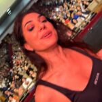 Connie Ballarini Instagram - ITUZAINGO Locura total, primera vez en mi vida que hago mi Unipersonal en un teatro tan gigante con el de ayer ! Si, más de 1300 personas ahí … prefiero no ser muy consciente de eso xq sino me hago 💩 encima Éramos muuuuchiiisimos pero se sintió una calidez como si fuese el living de casa y eso es HERMOSO… Gracias Ituzaingo, como siempre el OESTE tiene una energía contagiosa y una buena onda que amo y agradecer! Aguante Uds y las increíbles anécdotas q contaron… dsp de ayer cuando vaya el chico de Telecentro a tu casa 🏠 nada será igual 😂😂😂 lo van a ver con otros ojos y no van a poder no recordar las fantasías de nuestra amiga y su pareja … tb un especial agradecimiento a Charly y su aqua Gym y recuerden el tip del jengibre… no se si se lo tomaba o que hacía para 🔥🔥🔥. Busca la opción que más te guste 😂 ❤️Gracias gente x ser tan geniales. Los amo con locuraaaaaa - vean la salida en uno de los videos…. es de rock Star !! - 🎸 📸Hay una seguidilla de fotos sacadas x @dieguitomaggio que no sé si es ARTE o 💩 lo que logró con esas capturas. Vayan a verlo y me cuentan😂 Producción @standupargentina @dieguitomaggio @neshis Fechas de mis próximas funciones en mi página www.connieballarini.com.ar