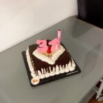 Connie Ballarini Instagram - MAIPO ❤️🎂 Ay ay ay 🥺🥺🥺 estoy feliz, sensible, emocionada, y eternamente agradecida por la función de ayer y por todas las que hicimos estos meses en el bellísimo y cálido @teatromaipo Nunca había hecho un ciclo…cuando mi producción me propuso de hacer los miércoles de marzo y abril tenía miedo, no sabía q onda, y si era un montón… !? y fue un montón… pero de felicidad a tal punto que lo extendimos a Mayo y ahora no quiero terminar😂😂😂 pero bueh hay compromisos … Volvemos con una fecha el 20 de Julio que ya está a la venta y seguramente más llegando a fin de año vamos a repetir otro ciclo porque estuvo increíble! Gracias gente por la magia que generan en cada función y que la hacen única … ayer muy genial gracias x hacerme pasar un cumple lleno de risas con Uds .. No fue como el amigo que se mandó una PARTUZA con sus 5 amigos pero estuvo muy buena la noche igual … Recuerden que pueden cagarla literal con el ‘amor de sus vidas’ 😂😂😂💩 Los amo!! Hasta pronto Producción @standupargentina @matiaspisera Teatro 🎭 @teatromaipo Look @pazcornu @pazcornuok