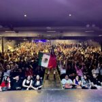 Connie Ballarini Instagram – VIVA MÉXICO 🇲🇽 

Todavía no caigo que ayer estuve en Ciudad de México haciendo dos funciones… dos funciones que fueron bellísimas, con un público súper buena onda y más cálido imposible… gente que viajó un montón de kms para venir al show, gente que me había visto años atrás en Bs As, y ahora vive acá y viene al show… otra chica q el año pasado viajó a Arg y fue hasta La Plata a verme y ayer nuevamente volvió… me emociona la historia qué hay atrás de cada persona que los lleva a venir ( o volver) a mis shows.. escribo esto y me emociono xq es muy fuerte .. me dan ganas de abrazar a cada uno de Uds para agradecerles por hacer ayer una noche inolvidable 
Llevar tu comedia a otros países es el sueño más grande q un comediante puede tener… y que encima sean DOS FUNCIONES AGOTADAS es realmente un flash, 700 personas en otro pais es Increíble… gracias gracias gracias… y para darle un toque más especial y emotivo a la noche tuve el lujo de compartir escenario con dos amigas comediantes que amo y admiro profundamente @monicaescobedoo y @soytupmadre  Dos personas extremadamente divertidas que la comedia me dio la posibilidad de conocer hace 8 años atrás y dsd entonces siempre estuvimos en contacto. Verlas ayer arriba del escenario brillando fue tan hermoso…. Vernos crecer en la comedia es un orgullo. Ayer las veía Dsd el costado del escenario y se me llenaban los ojitos de lágrimas. Lo que logramos amigas!! Aguante nosotras 
Gracias  @monicaescobedoo y @soytupmadre  hermosas por estar presente en esta noche única.  Las amo tanto tanto ! 
Gracias gente hermosa de Mexico por superar ampliamente mis expectativas, la verdad ni pensé que tenía público acá y mira la vida te sorprende y q lindo que así sea … 

Los amo, gracias y hasta pronto no?! ❤️🇲🇽
Si estuviste en la función escribime acá 👇🏽 que amo conocerlos y leerlos 

Producción @standupargentina @matiaspisera