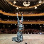 Connie Ballarini Instagram – MAIPO 

Una función más de este ciclo hermoso de ‘LOS MIÉRCOLES EN El @teatromaipo que empezó en marzo, sigue en abril ( casi agotado!!) y agregamos 2 fechitas más en MAYO: el 8 y el 15 de Mayo ! 

No cuelguen en sacar sus entradas, se agotan súper rápido y realmente es lógico porque es una locura lo que sucede cada noche, la pasamos tan tan ESPECTACULAR 🙌🏽. Gracias gente hermosa por tantas risas, por tantas anécdotas por tantos TIPS… a la chica que ME dio el TIP para mi 🐚 quiero decirle que Dsd ayer estoy haciendo las contracciones sin parar 😂😂😂 
Gracias x tantas risas, los amo con todo mi ❤️ 
Nos vemos el miércoles que viene en el bellísimo @teatromaipo 

🎫Entradas en www.connieballarini.com.ar 

👾Producción @standupargentina @pablouchaolmedo @beluplesky @jeremy_lp1 

Look 💣 by @pazcornu @pazcornuok