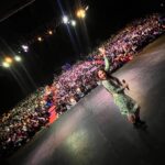 Connie Ballarini Instagram – TIGRE QUE LOCURAAAAAAAA POR FAVOR!! 

2 funciones Agotadas, casi 2000 personas vinieron ayer a jugar conmigo… el nivel de felicidad y de extasis en mi cuerpo Dsp de ambas funciones no me dejaba conciliar el sueño… hablame de quedar manija 😂😂😂. Es que encima fueron dos funciones tan increíblemente divertidas con todos los condimentos para una noche inolvidable…. Consejos sobre lubricanes con Banda de sonido en la anécdota incluida .. 🥛, una lista hermosa de precios 🤑de servicios 🔥y promo de P3T3 😂🙈, cómo contratar al negro de Wapp para una noche, el ahora famoso ‘cul0, 🪵 ‘ q no olvidaremos jamás… ah y como broche de oro un chusmerio hermoso que va a quedar entre los que estuvimos ahí ayer q hizo q en un momento el show se convirtiera en Intrusos en el Espectáculo 😂. Realmente eso fue un gol de media cancha 😉 🤭

Los amo muchísimo, me divertí como loca y estoy eternamente agradecida por la noche inolvidable que hicimos ayer. Fueron lo máximo! 

Producción @standupargentina @matiaspisera @neshis y Tuki 

Looks 💣 @pazcornu @pazcornuok 

🚨 Hoy hay nueva charlita con el público en mi canal de YouTube a las 19hs 

🎭 Fechas de mis funciones y entradas en mi página www.connieballarini.com.ar