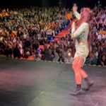 Connie Ballarini Instagram - TIGRE QUE LOCURAAAAAAAA POR FAVOR!! 2 funciones Agotadas, casi 2000 personas vinieron ayer a jugar conmigo… el nivel de felicidad y de extasis en mi cuerpo Dsp de ambas funciones no me dejaba conciliar el sueño… hablame de quedar manija 😂😂😂. Es que encima fueron dos funciones tan increíblemente divertidas con todos los condimentos para una noche inolvidable…. Consejos sobre lubricanes con Banda de sonido en la anécdota incluida .. 🥛, una lista hermosa de precios 🤑de servicios 🔥y promo de P3T3 😂🙈, cómo contratar al negro de Wapp para una noche, el ahora famoso ‘cul0, 🪵 ‘ q no olvidaremos jamás… ah y como broche de oro un chusmerio hermoso que va a quedar entre los que estuvimos ahí ayer q hizo q en un momento el show se convirtiera en Intrusos en el Espectáculo 😂. Realmente eso fue un gol de media cancha 😉 🤭 Los amo muchísimo, me divertí como loca y estoy eternamente agradecida por la noche inolvidable que hicimos ayer. Fueron lo máximo! Producción @standupargentina @matiaspisera @neshis y Tuki Looks 💣 @pazcornu @pazcornuok 🚨 Hoy hay nueva charlita con el público en mi canal de YouTube a las 19hs 🎭 Fechas de mis funciones y entradas en mi página www.connieballarini.com.ar