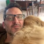 Connie Ballarini Instagram - Hoy es el día del animal … ❤️India- Troya- Egipto ❤️ celebro y agradezco tenerlos en mi vida… ellos hacen que mi vida sea más hermosa, ellos logran abstraerme del mundo, logran cambiarme la energía, sacarme sonrisas en días tristes, lograron despertar en mi un amor que no sabía q existía y tenerlos cerquita me genera una paz increíble Amo buscar fotos de ellos y q difícil hacer selección xq tengo tantas y son tan bellos mis hijas/o… Aprovecho para contarles cómo llegaron a mi vida: India… apareció en un momento muy particular de mi vida. A mi no se me cruzaba por la cabeza tener un perro, pero mi pareja de ese momento quería un perro y Justo la hermana de una amiga de mi cuñada no podía tener más a India xq viajaba mucho… Me dio con año y medio… y al mes de llegar a casa me separo de ese novio. Quedamos solas y fue ( y es ) todo para mi. Ella me enseño a maternar, ella me hizo mamá. Había tenido otros perros pero eran ‘los perros de la familia’, ella era mi familia. Lo que la amo no lo puedo explicar. 📸 les comparto una formo hermosa q me sacó Nahuel un amigo fotógrafo cuando era chiquita y como siempre tan fotogénica ella no podes ni sacarle fotos y otra foto de su primera vez, miren esa cara de placer mientras le están choponeando de lo lindo 😂 📹 Un video de sus primeras salidas siempre caprichosa y eso hace q la ame más! Ahí paseando conmigo y su tia @monicatepfer Otro video de cuando @fedesimonetti la llevo a conocer el mar. Ay me mata de amor como se aman y amo q lo ame mas a Fede q a mi 😂 TROYA La perra más buena y dulce que conozco y cagona tb… el miedo q le tiene a la lluvia por favor ! Amo lo distinta q es a India Ella era la perra de mi mamá y pasaba mucho tiempo en la casa de mi abuela con las señoras q la cuidaban. En un viaje de mi vieja me la quedé, le hice chequeos c mi veterinaria Lau q amo… de @veterinaria.manoba nos dimos cuenta de casualidad que tenia un tumor, se lo sacamos a tiempo y x suerte esta todo bien. Nos dimos cuenta que ella acá estaba acompañada con otros animalitos q eso le hacía bien y que encontró en nosotros una familia. Así que pensando en lo mejor p ella se quedó en casa 🏠. Sigue abajo en comentarios 👇🏽