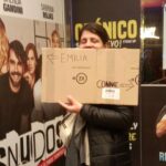 Connie Ballarini Instagram – MDQ 
Me dejaron cul0 p arriba’ !! 

Ayer fue realmente una noche demasiado especial para mi carrera como comediante y obviamente para mi vida… 
Fue la primera vez que actuaba para tanta gente sola. Casi 1000 personas hermosas, eufóricas y con ganas de divertirse me estaban ahí esperándome 
No saben las cosas que pasaban por mi cuerpito en el camarín esperando y ni te cuento arriba del escenario. Felicidad, asombro, adrenalina, agradecimiento y sobre todo un cagaso fuerte fuerte – podré con todo esto? estoy a la altura de todo lo q me está pasando? 
Mi deseo como siempre tan sencillo y difícil a la vez: que se diviertan y que por una hora y media puedan olvidarse de todo y se rían sin parar 
Ojalá lo haya logrado, ojalá se hayan ido con la misma sensación en el cuerpo con la que me fui yo.  Me fui feliz. Me dieron demasiado, sigo emocionada y agradecida por tanto. Ojalá les haya dado todo lo que Uds me dieron a mi .  Una noche que nunca olvidaré en mi vida 
Les amo con mi ❤️. Gracias MDQ, me dejaron tan manija que estaba para ir a bailar al terreno baldío que es hoy Sobremonte 
C

 Pd: 🚫HACER  ZOOM EN LA FOTO 

Produce @standupargentina @matiaspisera 
Teatro @centrodeartemdp 
Gracias @hotelsparepublica por alojarnos 

Look 
Short @pazcornu 
Saco @harveywillys 
Zapatos @studio_cabu