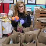 Connie Britton Instagram - Yesterday I spent the morning volunteering with @feedingamerica at @sfcla and had a great time with the incredible volunteers and staff packing up and distributing food for our neighbors right here in LA. Please visit FeedingAmerica.org/Holiday (http://feedingamerica.org/Holiday) to learn how you can help fill the pantries of folks in your community facing hunger this holiday season.  And then I bet you’ll keep going back all year long! I know I will.