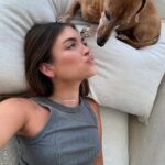 Constanza Piccoli Instagram - Mi familia para siempre 💕🐶 🐈 Tengo MILES de estas fotos jajaj me puse a revisar y literal el 80% de mis selfies son con bambo o el Igna 😍 Gracias por ser mis hijos y amarme tanto todo los días 🧡🫶🏻