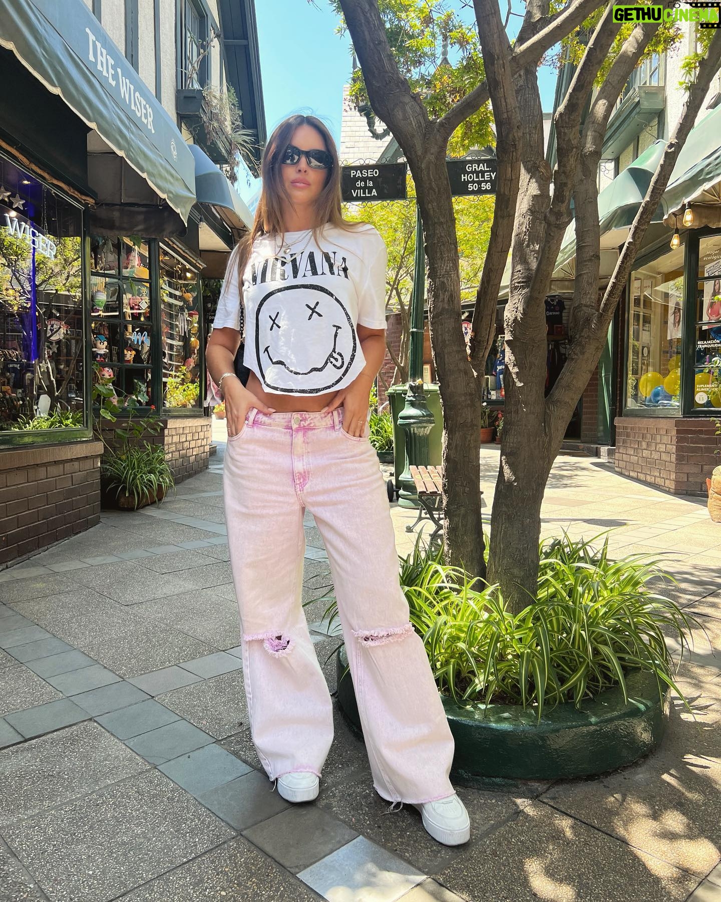 Constanza Piccoli Instagram - Un paseito 🫰🏼 Cuál les gusta más ? 1, 2 o 3?? LOS LEO!! 🌸🤟🏼