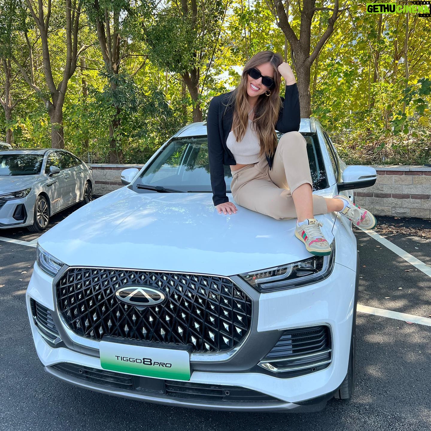 Constanza Piccoli Instagram - Día de Test Drive en Wuhu 🇨🇳 me enamoreee de el nuevo Tiggo 8 PRO 😱 Para los que no saben AMO los autos soy media tuerca y esta experiencia fue 1000/10 pude probar todos los modelos nuevos que aún no salen al mercado de @chery_chile 😝