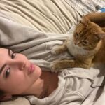 Constanza Piccoli Instagram - Mi familia para siempre 💕🐶 🐈 Tengo MILES de estas fotos jajaj me puse a revisar y literal el 80% de mis selfies son con bambo o el Igna 😍 Gracias por ser mis hijos y amarme tanto todo los días 🧡🫶🏻