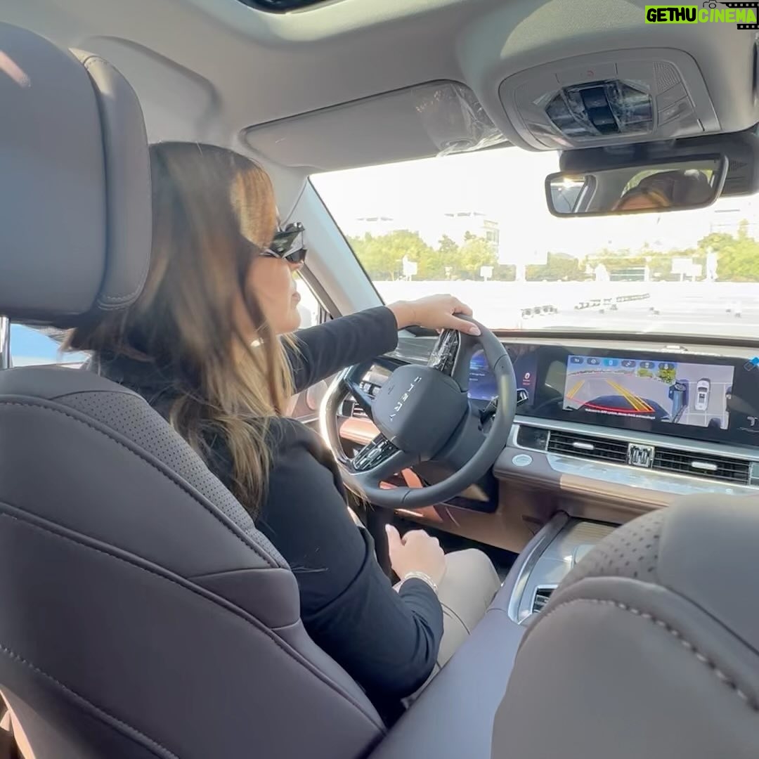 Constanza Piccoli Instagram - Día de Test Drive en Wuhu 🇨🇳 me enamoreee de el nuevo Tiggo 8 PRO 😱 Para los que no saben AMO los autos soy media tuerca y esta experiencia fue 1000/10 pude probar todos los modelos nuevos que aún no salen al mercado de @chery_chile 😝