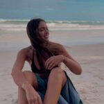 Constanza Piccoli Instagram - Feliz y feliz viernes ✨