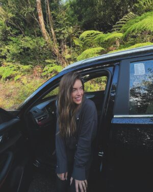 Constanza Piccoli Instagram - Partí el 2024 viajando al sur en mi @chery_chile 😍

2000 kms de seguridad, comodidad y disfrutar 🎶✨